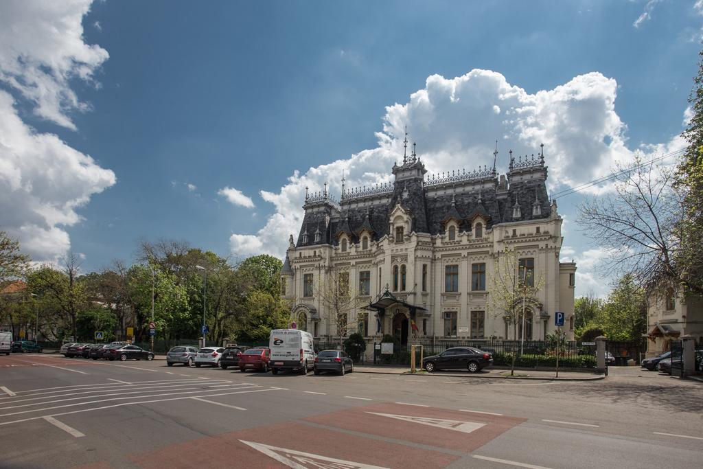 Central Garden By Urbanesq Бухарест Екстер'єр фото